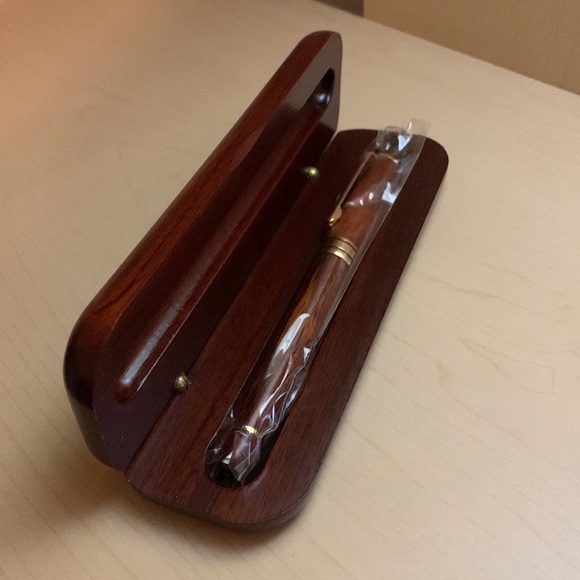 Isle of Capri Casino - Vintage Souvenir Wooden Rosewood Pen and Matching Case - Picture 8 of 9